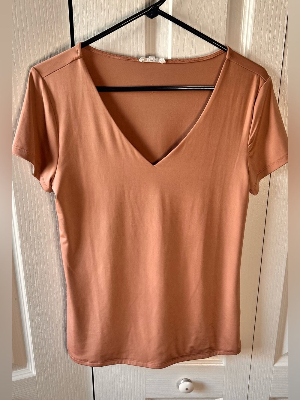 Maurice’s Women’s Size L Everyday V-Neck Short Sleeve Tee in Rust Stretch